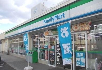 ファミリーマート：1100m