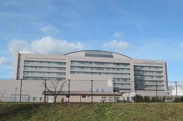 八戸市立市民病院：900m