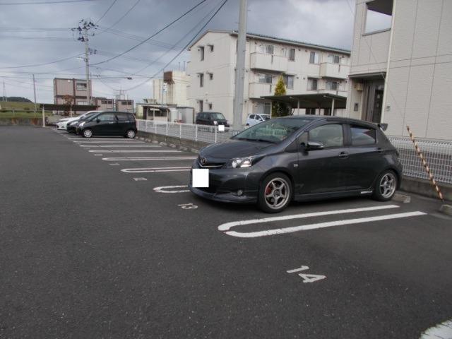 ヴィラ・モンテローザ　Ｃ（205） 駐車場