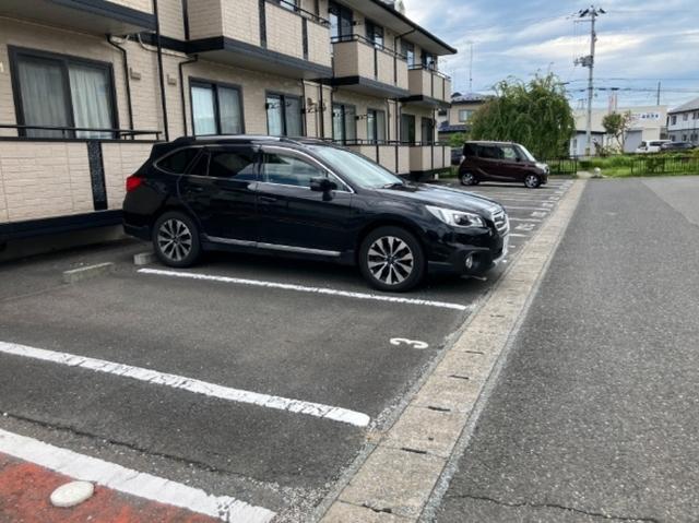 セジュール類家（B201） 駐車場