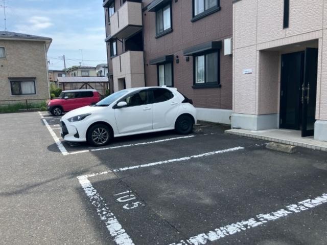 ハイカムールＳＴ秀（203） 駐車場