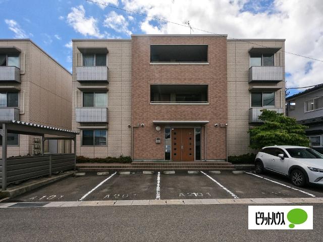 本八戸駅より徒歩11分 築18年6ヶ月 3階建の賃貸物件