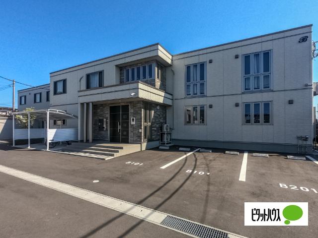 本八戸駅よりバス3分 築8年5ヶ月 2階建の賃貸物件