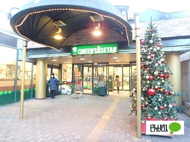 クイーンズ伊勢丹小石川店：277m