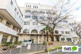 文京区立湯島小学校：311m