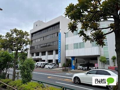 城東警察署：947m