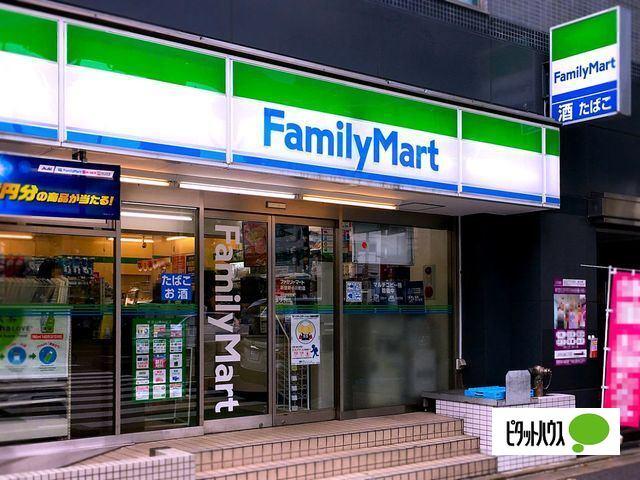 ファミリーマート新宿新小川町店：132m