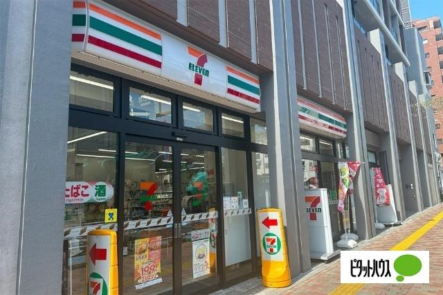 セブンイレブン文京伝通院前店：119m