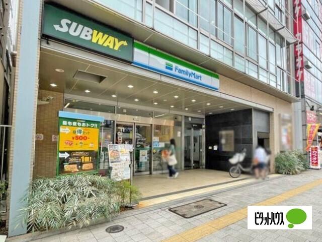 ファミリーマートお茶の水店：134m