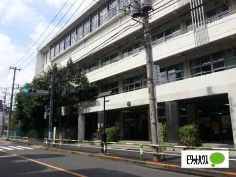 文京区立金富小学校：178m