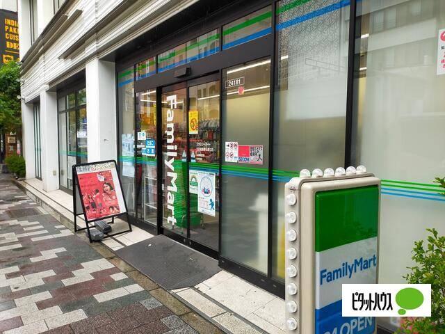 ファミリーマート文京湯島春日通り店：38m