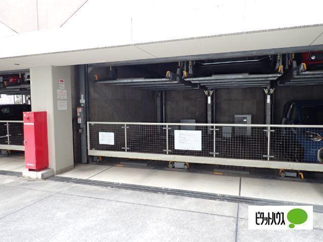 ベルファース本郷弓町（1203） 駐車場