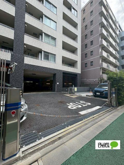 メゾンカルム本郷（906） 駐車場