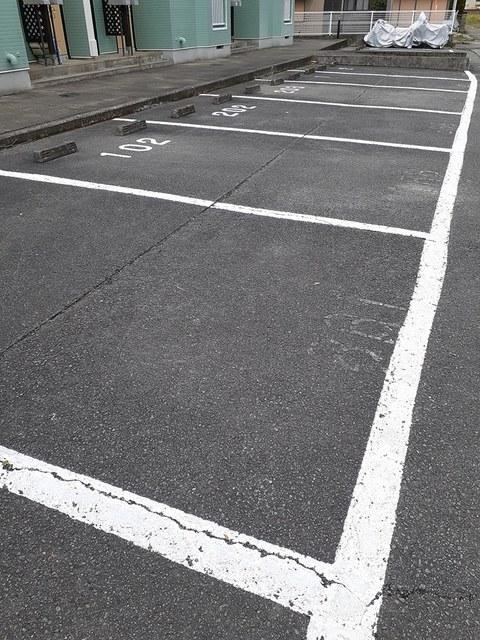 シャンゼリゼ弐番館（102） 駐車場
