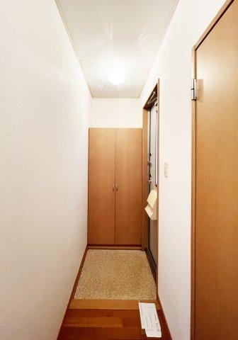 メゾンクレスト 玄関