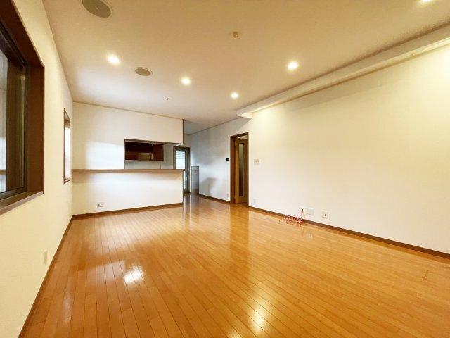 八万町橋本一戸建 リビング