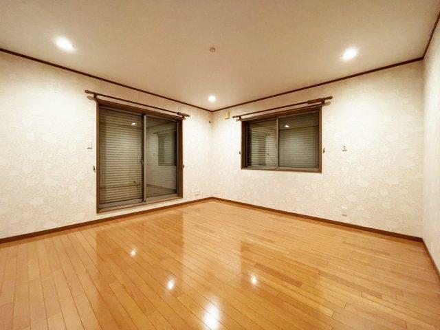 八万町橋本一戸建 リビング