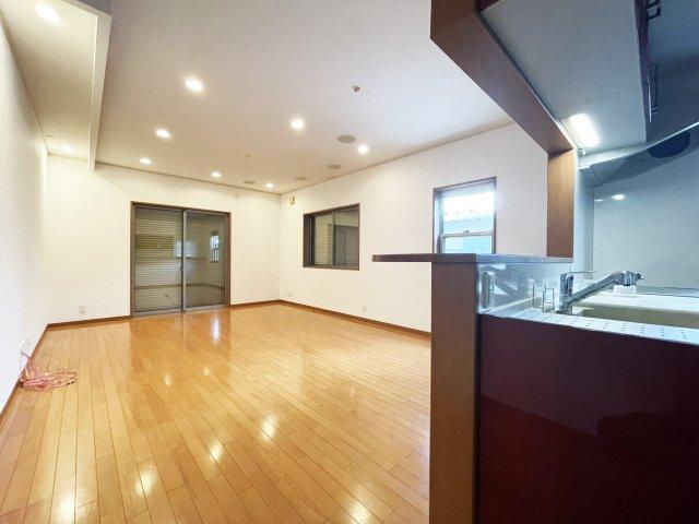 八万町橋本一戸建 リビング
