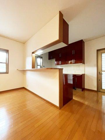 八万町橋本一戸建 リビング