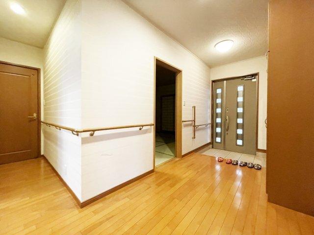 八万町橋本一戸建 リビング