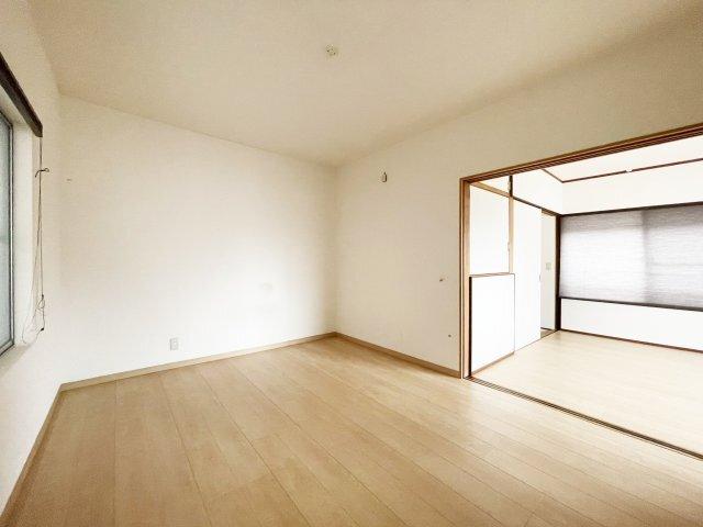 八万町内浜一戸建 リビング