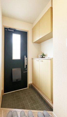 ハイネス国府　B棟 玄関