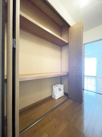 ルミナス山城　B棟 収納