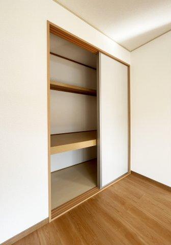 ルミエール A棟 収納
