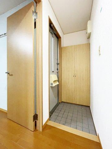 セジュール中吉野　Ｂ棟 玄関