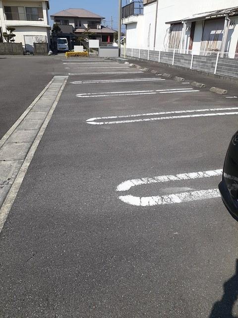 ルミエール出来町（103） 駐車場
