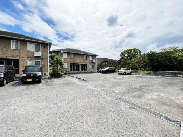 アクシス南島田　A棟 駐車場