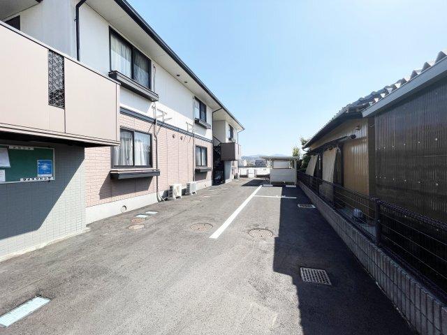 セジュール国府 駐車場