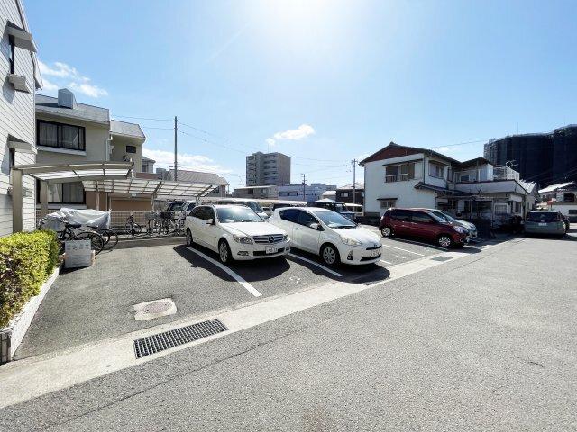 ファミール田宮 駐車場