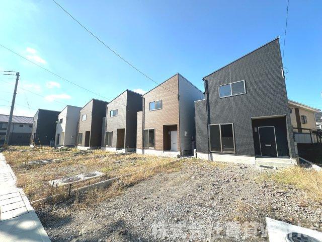 文化の森駅より徒歩15分 築1年8ヶ月 2階建の賃貸物件