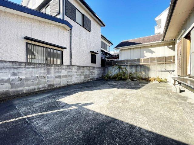 昭和町借家 駐車場