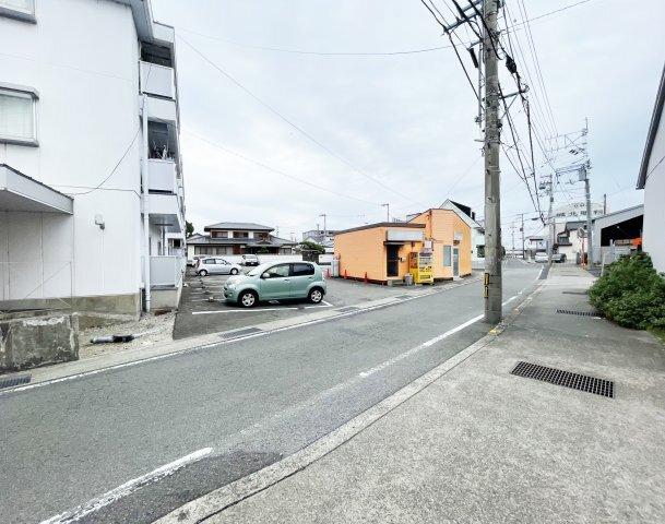 フラワーシャトー 駐車場