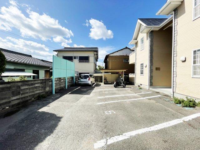 エクセレントハイツ住吉 駐車場