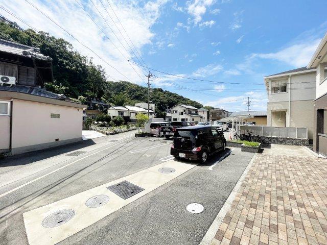 まゆ山弐番館 駐車場