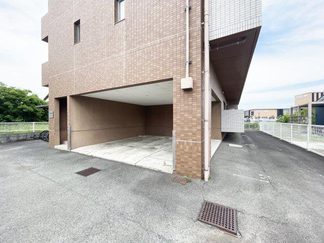 ブライト川内 駐車場