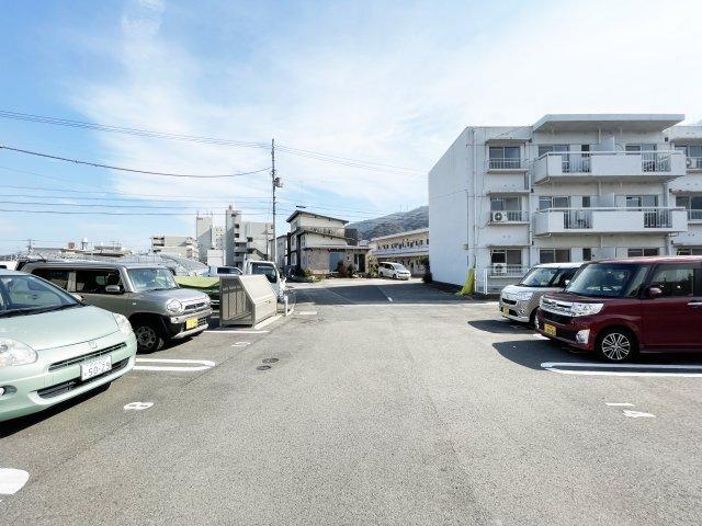 コモド 駐車場
