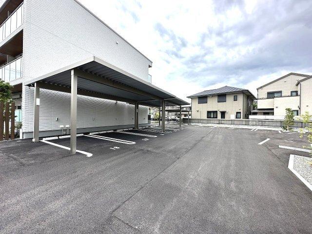 プレミアス（206） 駐車場
