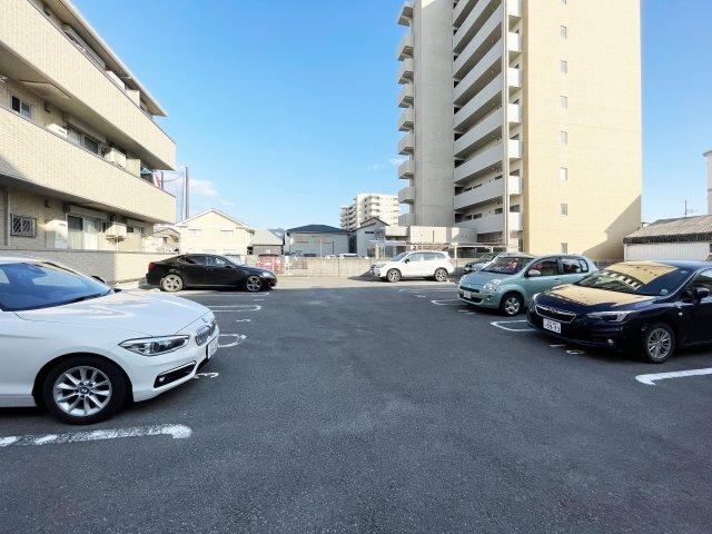アンソレイエ 駐車場