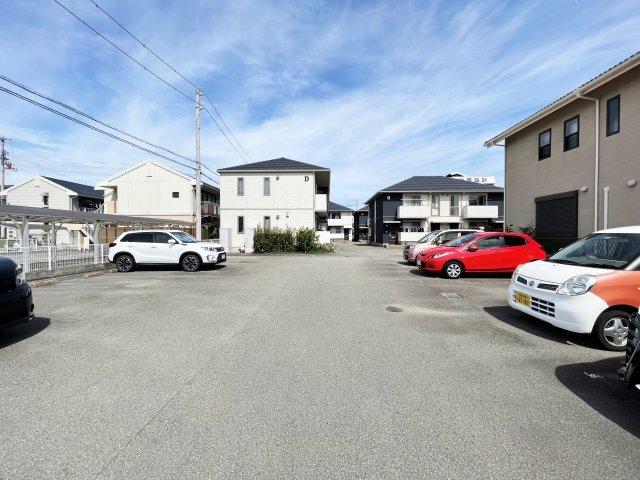 シャーメゾンピア　B棟 駐車場