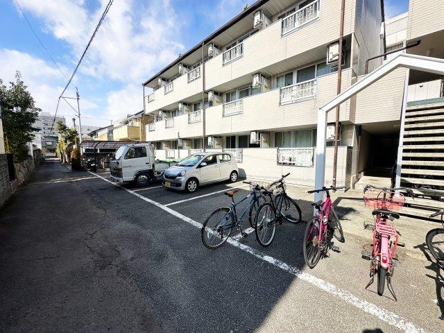 ペアスタ常三島 駐車場