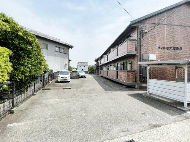 ウィルモア夷山　Ｂ棟 駐車場