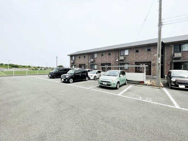 ウィルコート大松　B棟 駐車場