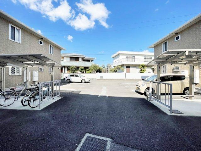 レーベン　ヒルズ　A棟 駐車場