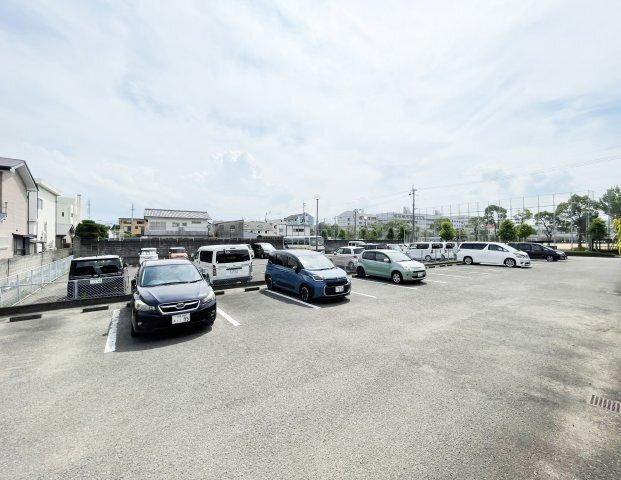 ルミナス山城　B棟 駐車場