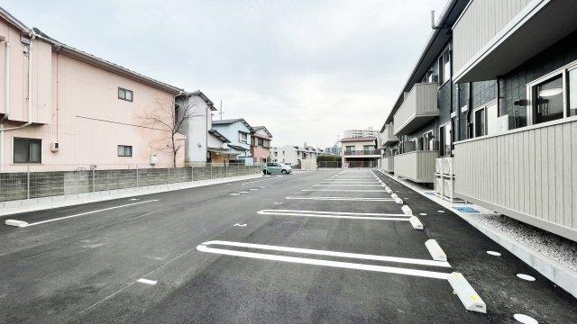 オリエンタルコート南田宮 駐車場