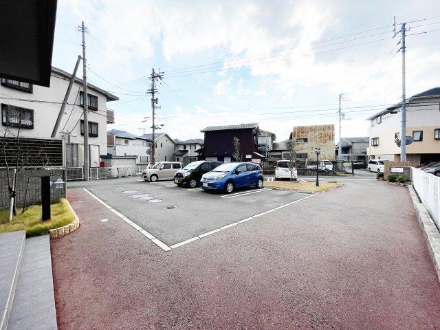 RUSHERIO 駐車場